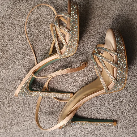 Betesy Johnson Heals - Picture 1 of 3